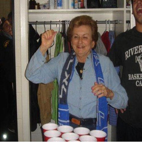 Grandmas Playing Beer Pong (22 pics)