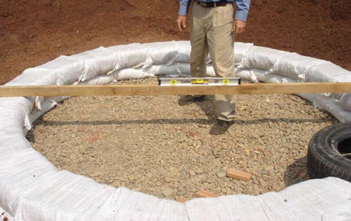 How to Make an Earthbag Dome (17 pics)