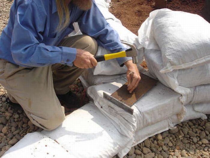 How to Make an Earthbag Dome (17 pics)