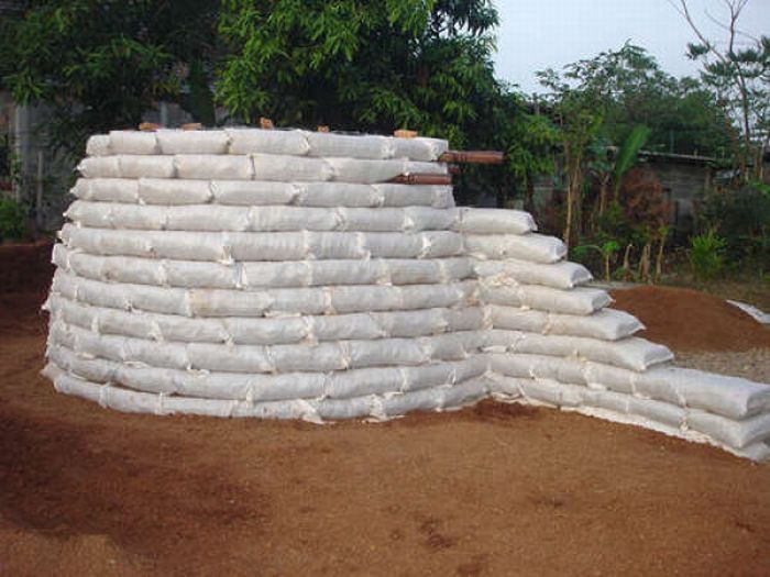 How to Make an Earthbag Dome (17 pics)
