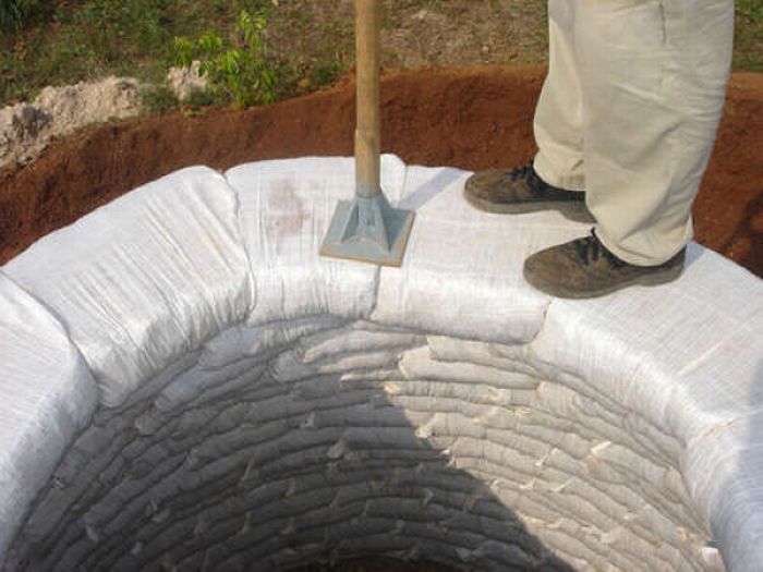 How to Make an Earthbag Dome (17 pics)