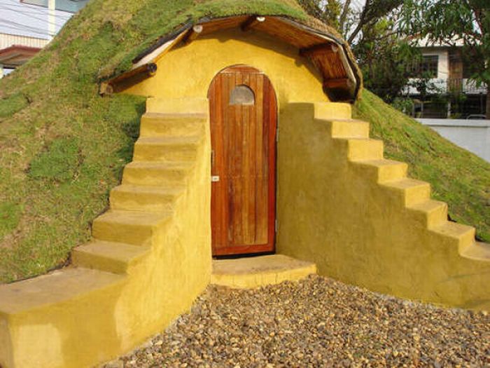 How to Make an Earthbag Dome (17 pics)