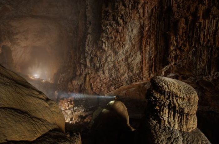 A Bottomless Cave (20 pics)