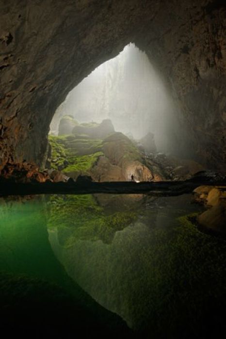 A Bottomless Cave (20 pics)