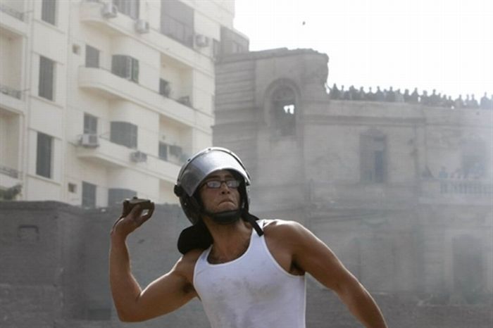 Egyptian Protesters' Makeshift Helmets (10 pics)