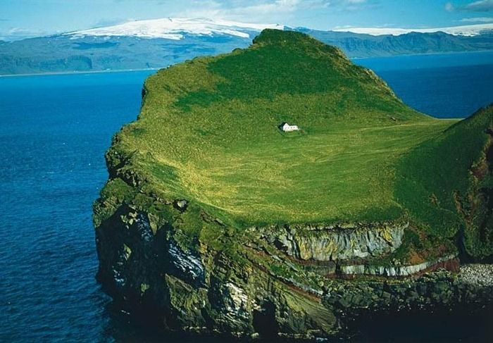 Only One House on the Island (5 pics)