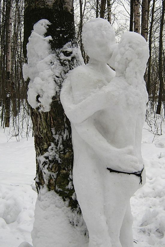 Snow People in Love (6 pics)