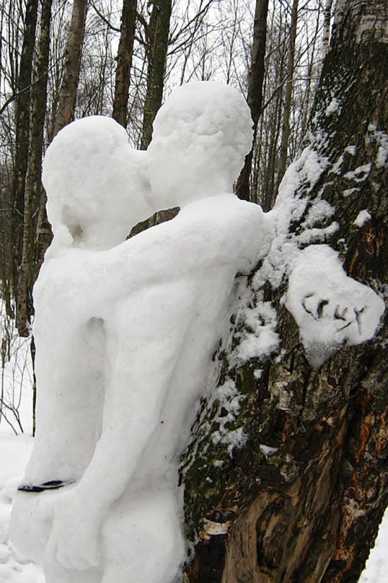 Snow People in Love (6 pics)