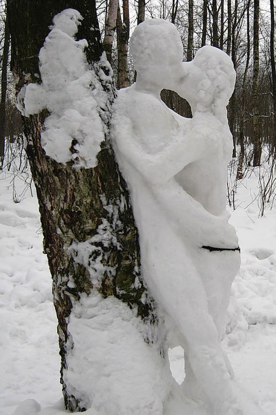 Snow People in Love (6 pics)