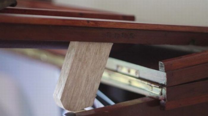 There is Something Inside This Piano (6 pics)
