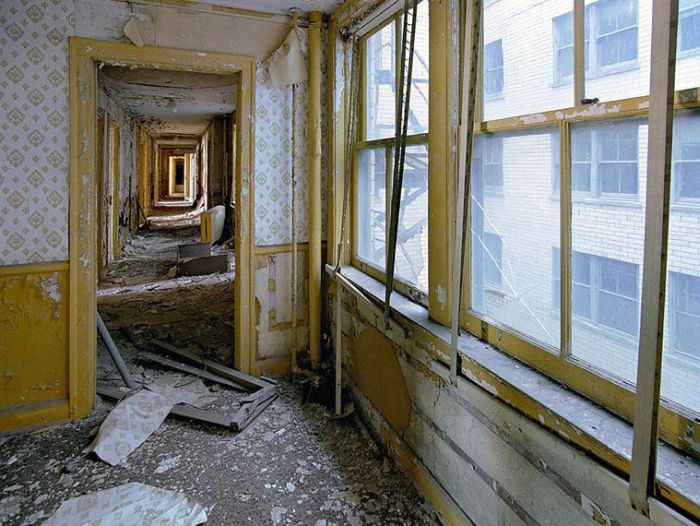 Ruins of Detroit (32 pics)