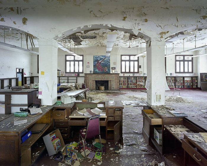 Ruins of Detroit (32 pics)