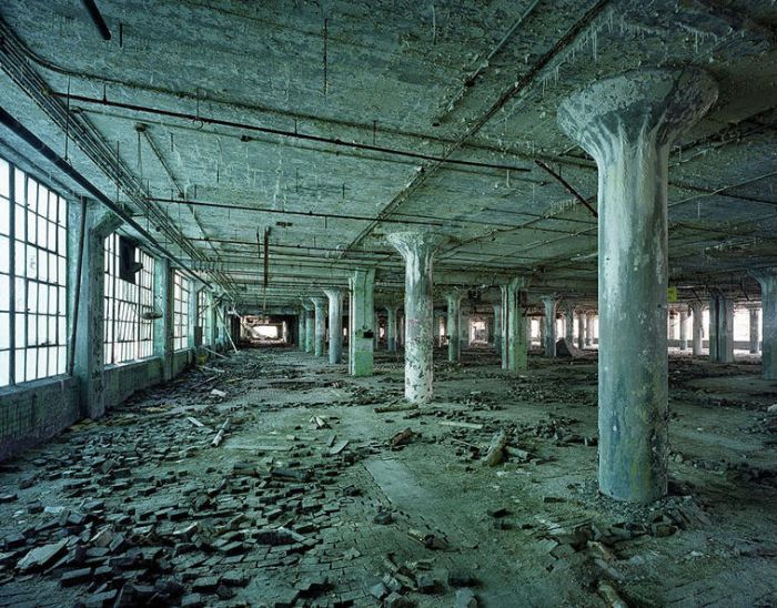 Ruins of Detroit (32 pics)