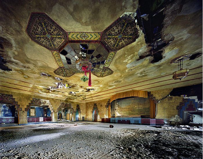 Ruins of Detroit (32 pics)