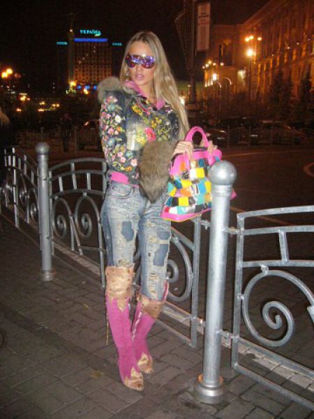 Russian Glamor Girl Wannabes (43 pics)