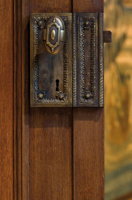 The French House Untouched for 100 Years (10 pics)