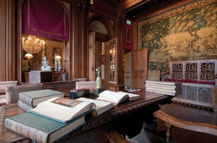 The French House Untouched for 100 Years (10 pics)