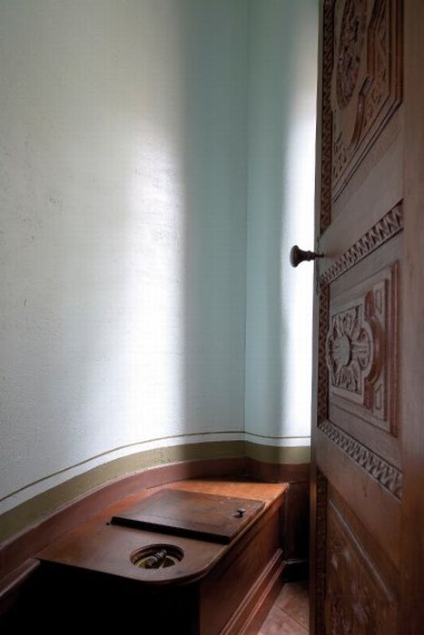The French House Untouched for 100 Years (10 pics)