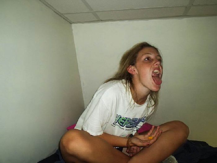 Girls Catching Things In Their Mouths (46 pics)