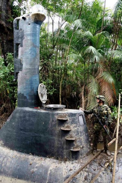 Drug Submarine Seized by Colombian Navy (5 pics)