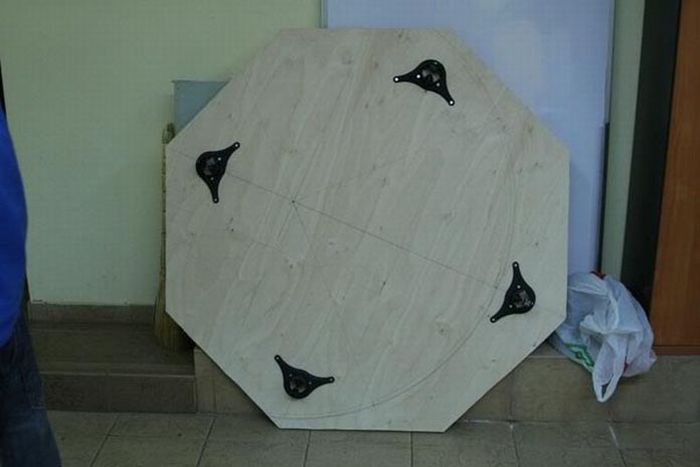 How to Build a Good Poker Table (16 pics)