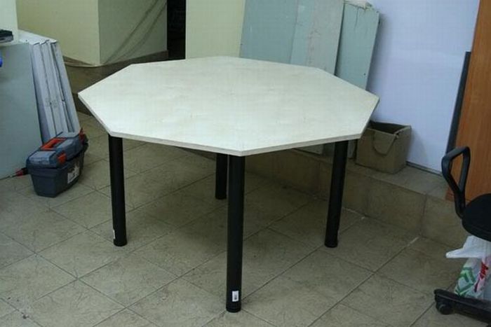 How to Build a Good Poker Table (16 pics)