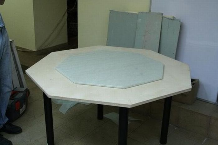How to Build a Good Poker Table (16 pics)