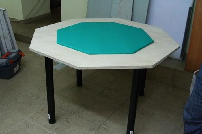 How to Build a Good Poker Table (16 pics)