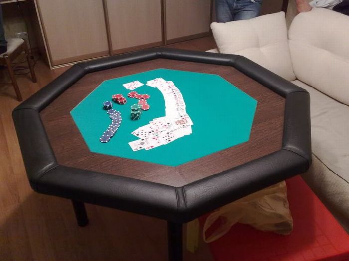 How to Build a Good Poker Table (16 pics)