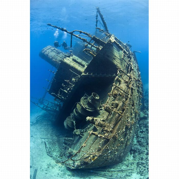 Ship Wrecks around the World (10 pics)