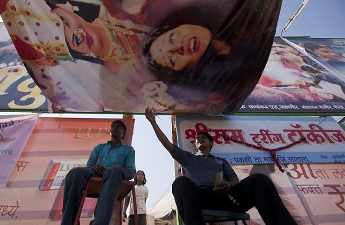Mobile Cinemas In India (12 pics)