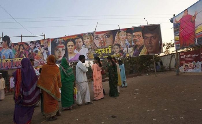 Mobile Cinemas In India (12 pics)