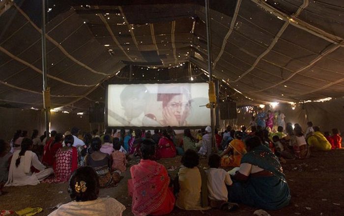 Mobile Cinemas In India (12 pics)