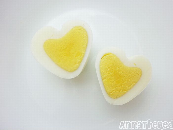 How to Make a Heart Shaped Hard Boiled Egg (10 pics)