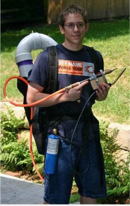 Homemade Flamethrower (30 pics)