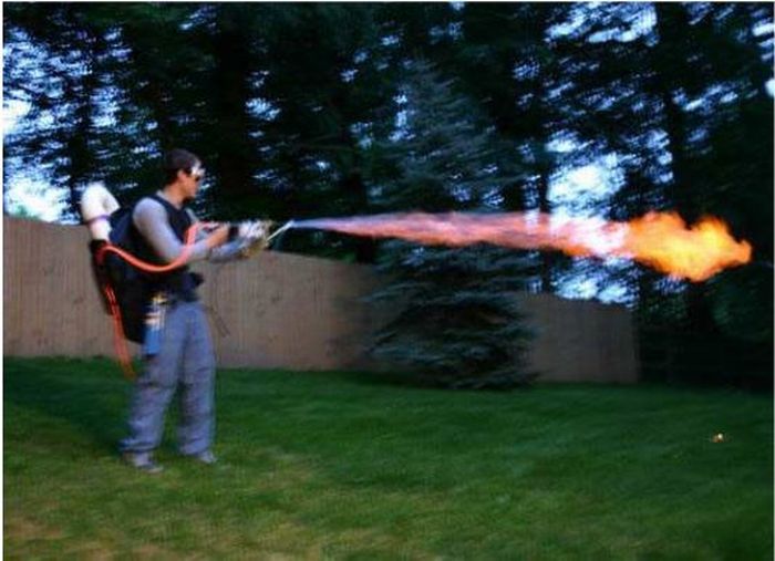 Homemade Flamethrower (30 pics)