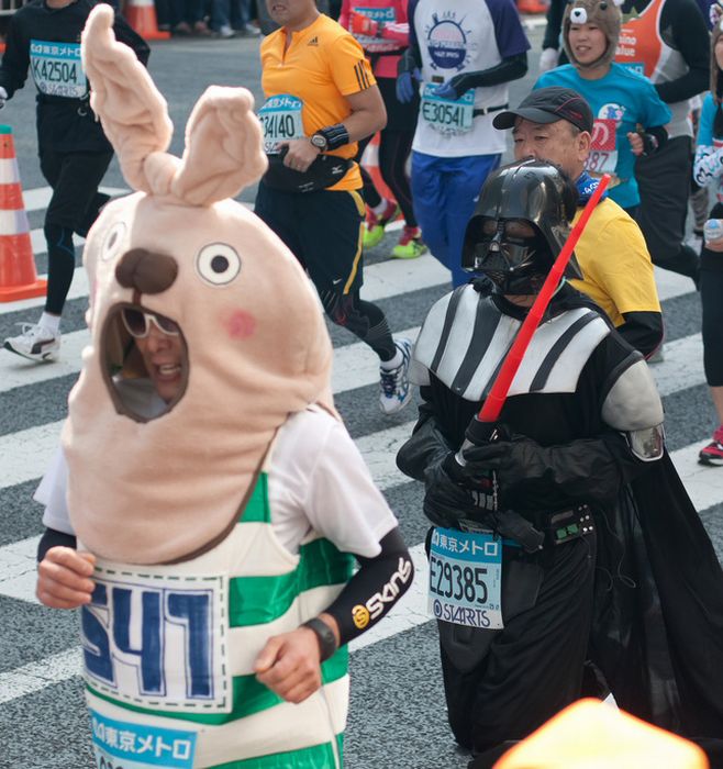 The Best Costumes at the Tokyo Marathon 2011 (30 pics)