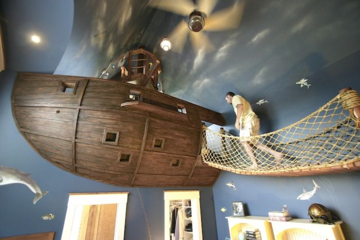 Ultimate Pirate Ship Bedroom (12 pics)