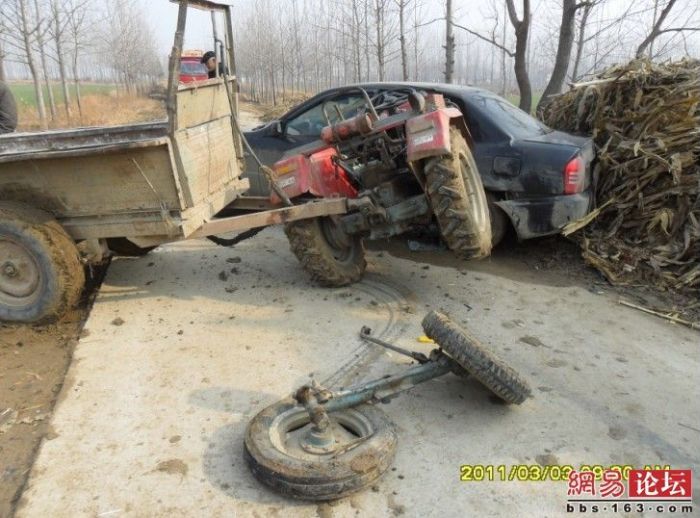 Tractor vs Car (7 pics)