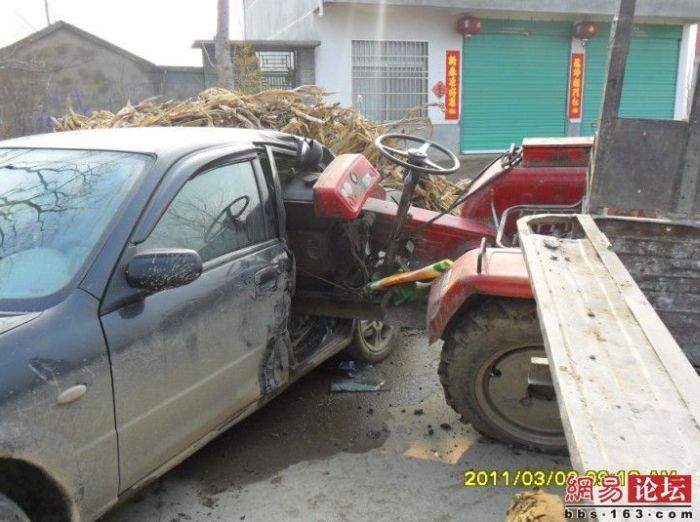 Tractor vs Car (7 pics)