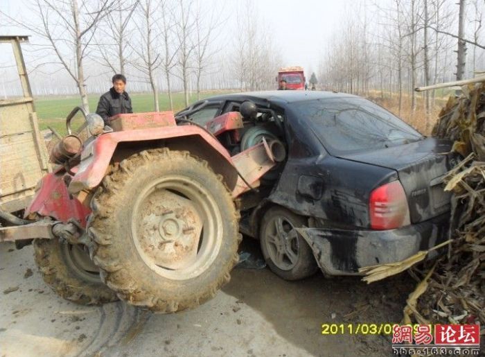 Tractor vs Car (7 pics)