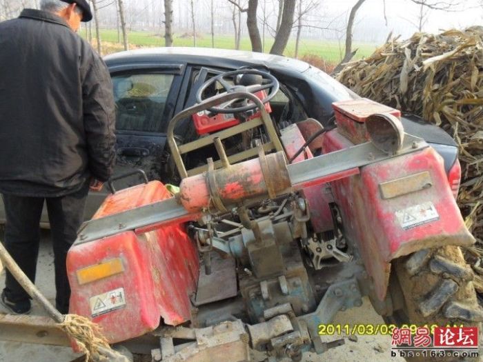 Tractor vs Car (7 pics)