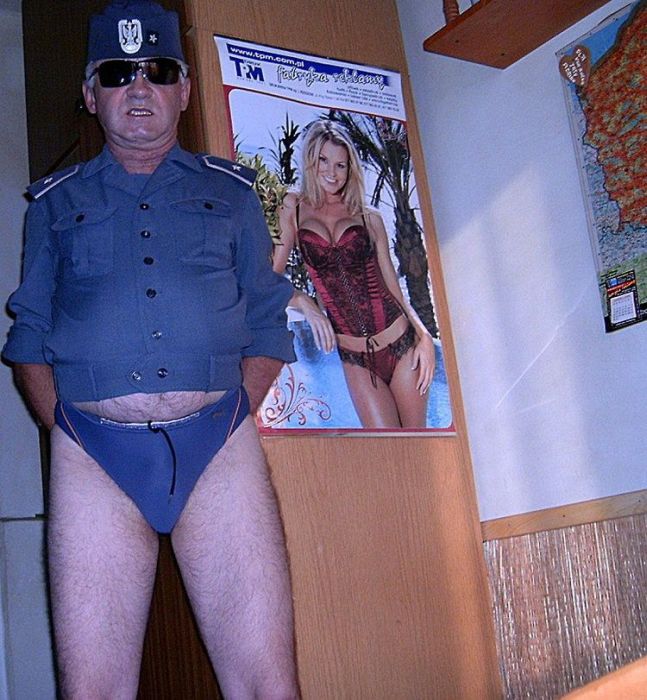 Facebook Photos of a Polish Colonel (6 pics)