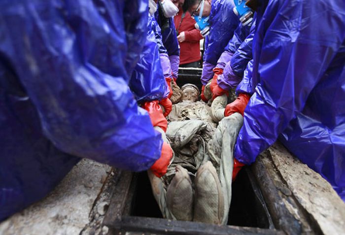 Incredibly Preserved 700 Year Old Mummy Found In China 13 Pics