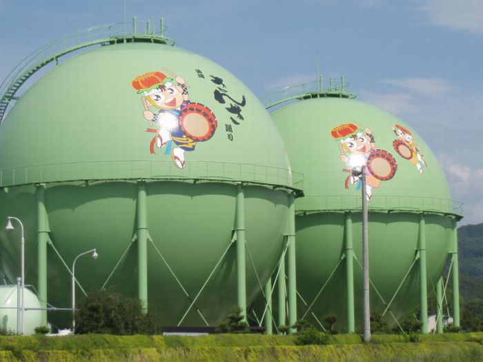 Decorated Gas Tanks in Japan (21 pics)