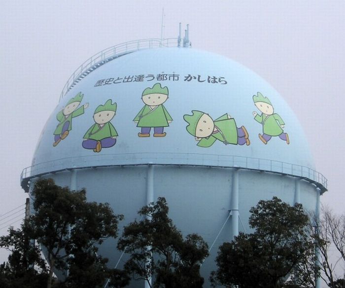 Decorated Gas Tanks in Japan (21 pics)