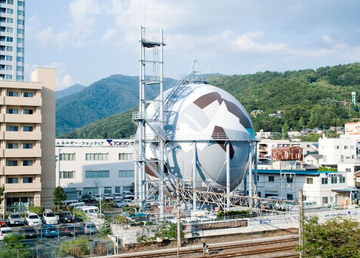 Decorated Gas Tanks in Japan (21 pics)
