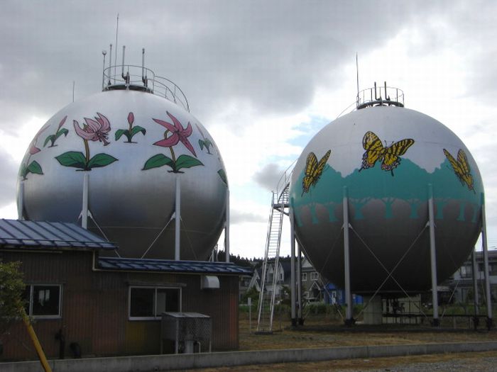 Decorated Gas Tanks in Japan (21 pics)
