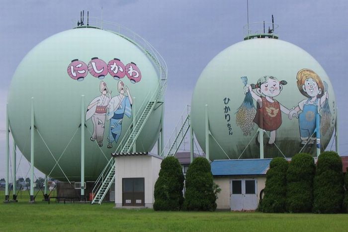 Decorated Gas Tanks in Japan (21 pics)