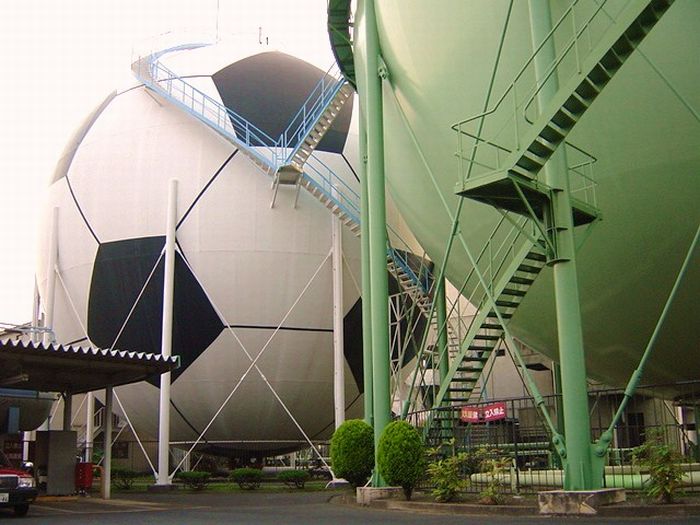 Decorated Gas Tanks in Japan (21 pics)